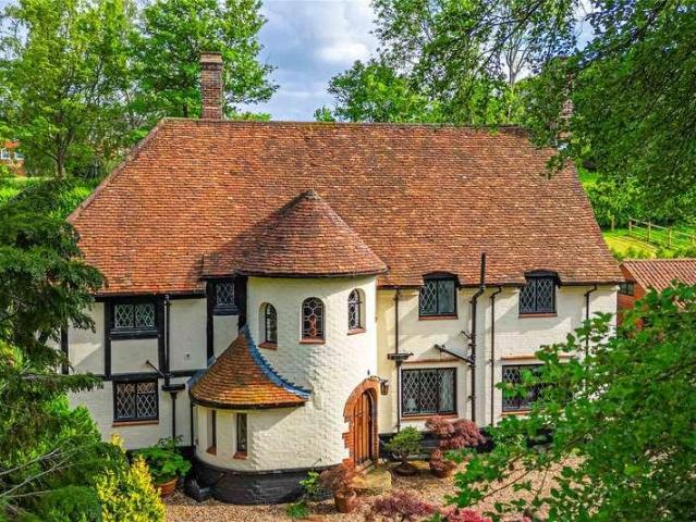 House for sale in Bourne End, Pouchen End