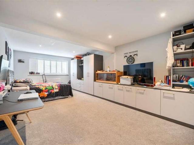 House for sale in Aston Clinton, Buckinghamshire