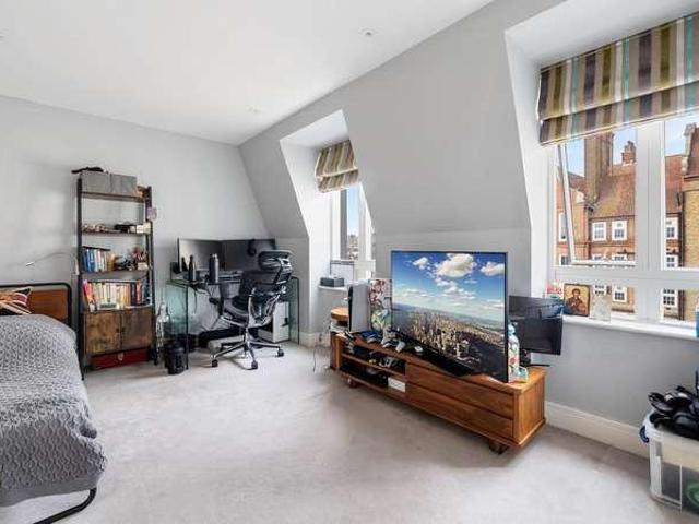 House for sale in Fulham, Walham Green