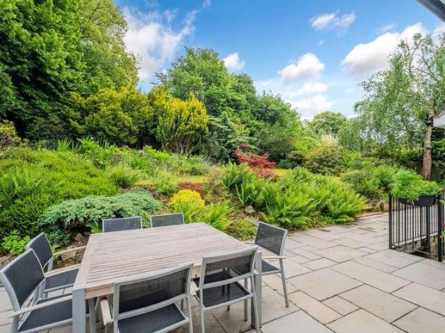 House for sale in Hillview, Surrey