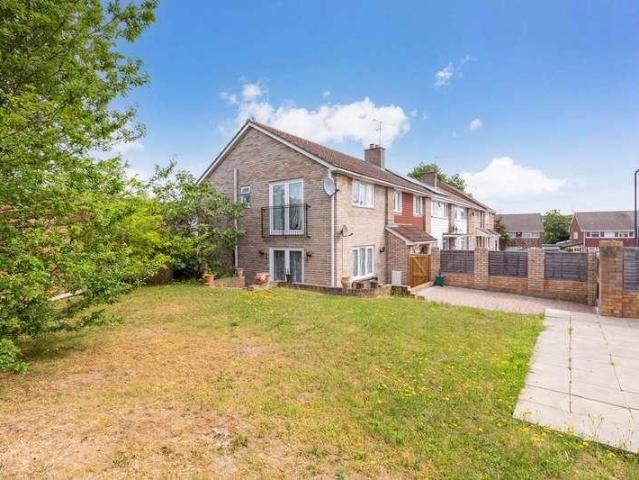 House for sale in Highway, Maidenhead
