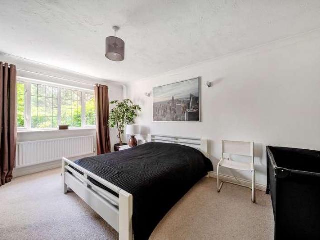 House for sale in Gerrards Cross, Tatling End