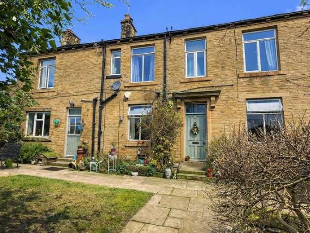 House for sale in Greengates, West Yorkshire