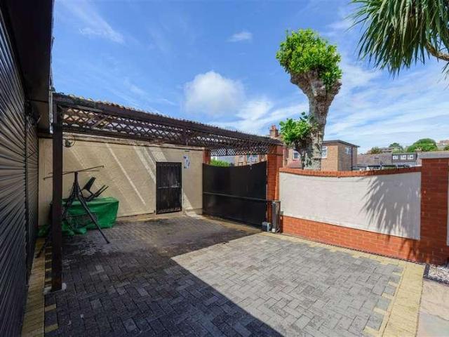 House for sale in Kings Farm, Hamerton