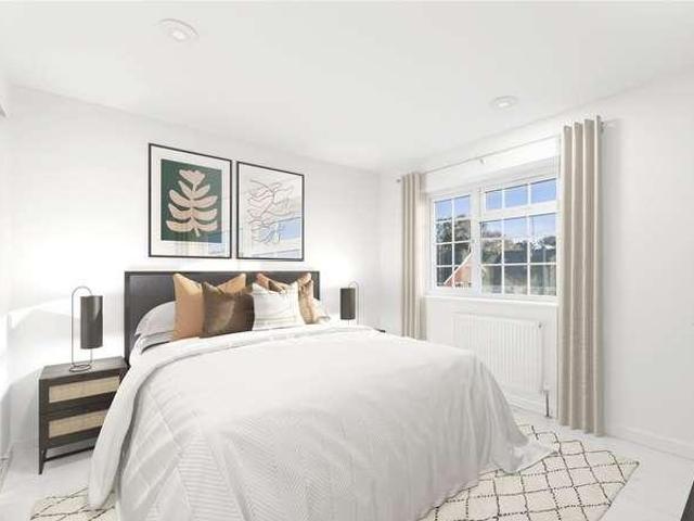 House for sale in Heol-las, Surrey