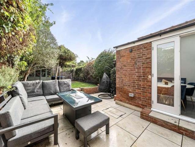 House for sale in Fortis Green, Greater London