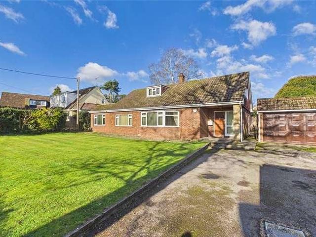 House for sale in Heol-las, Surrey