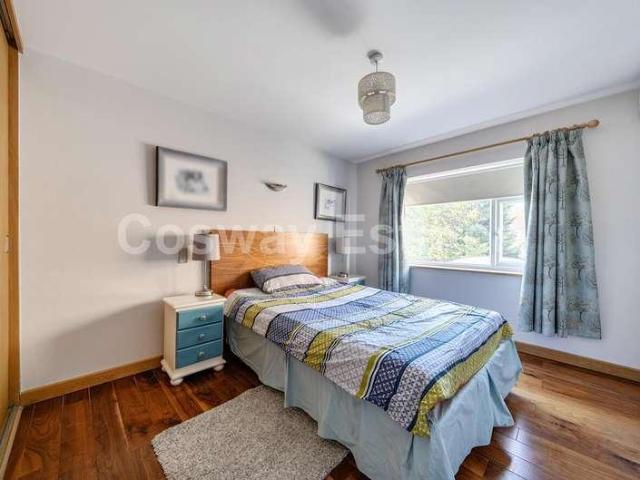 House for sale in Mill Hill, Greater London