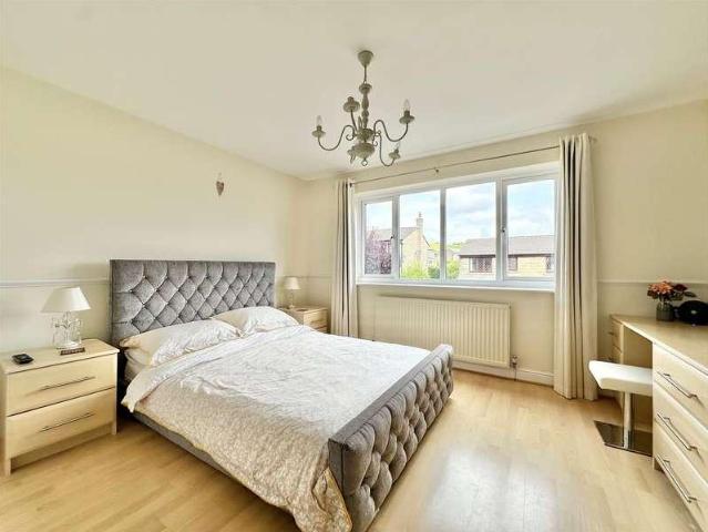 House for sale in Hockerley, Charlesworth
