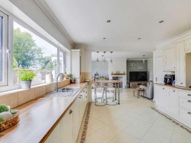 House for sale in Colcot, Barry