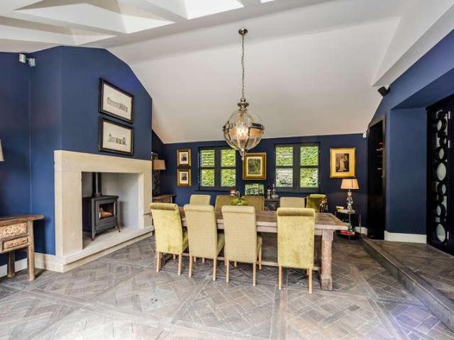 House for sale in Almondbury, West Yorkshire