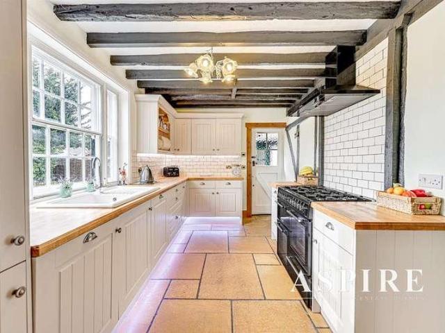 House for sale in Basildon, Laindon Cross