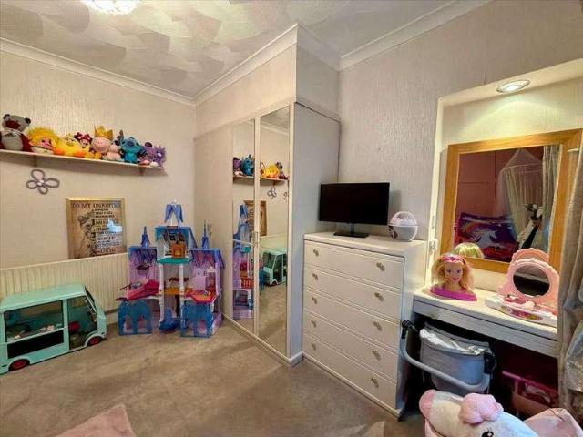 House for sale in Pentre, Ton Pentre
