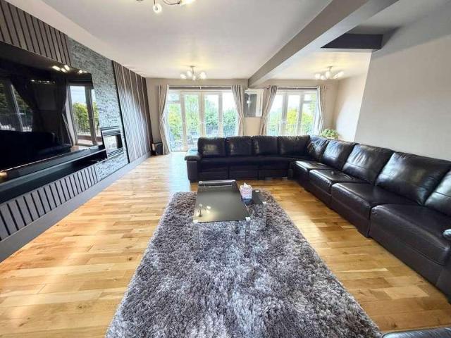 House for sale in Dixons Green, West Midlands