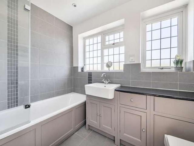 House for sale in Southlea, Datchet
