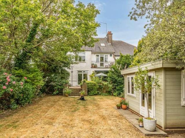 House for sale in Colney Hatch, Greater London