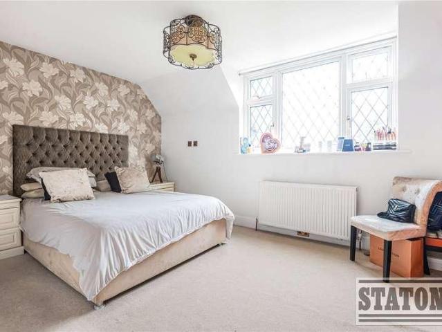 House for sale in Hadley Wood, Greater London