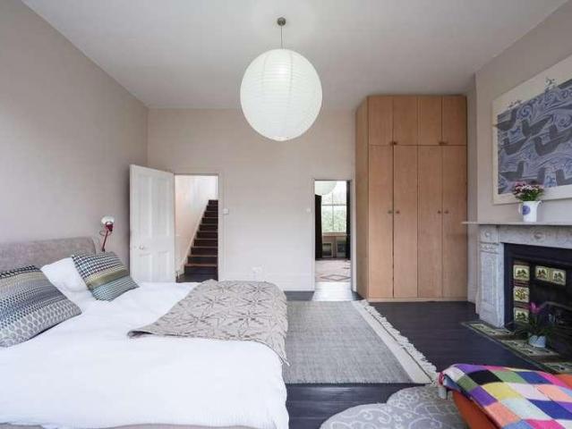 House for sale in Queen's Park, Greater London