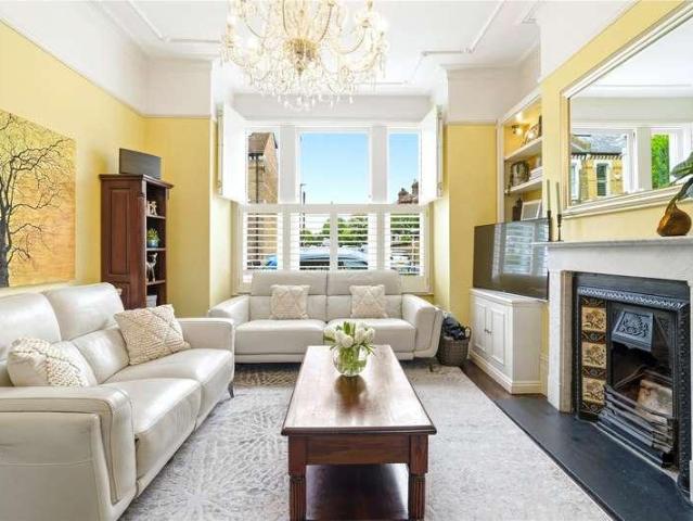 House for sale in Clapham Junction, Greater London