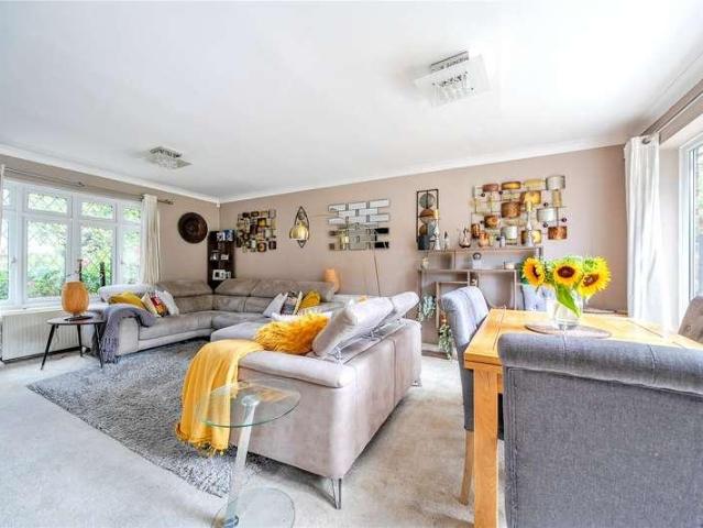 House for sale in Heatherside, Heol-las
