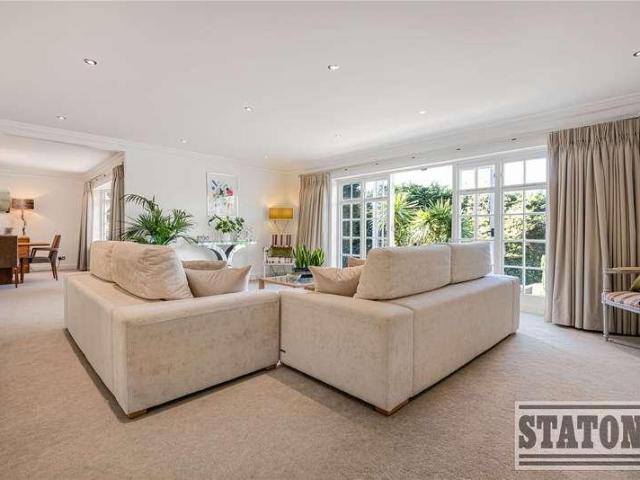 House for sale in Cockfosters, Greater London