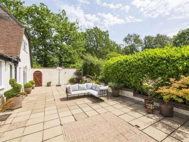 House for sale in East Hill, The Butts