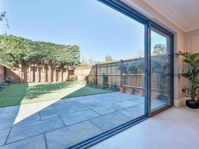 House for sale in Teddington, Strawberry Hill
