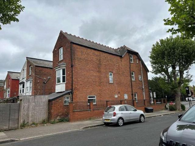 House for sale in Cricklewood, Greater London