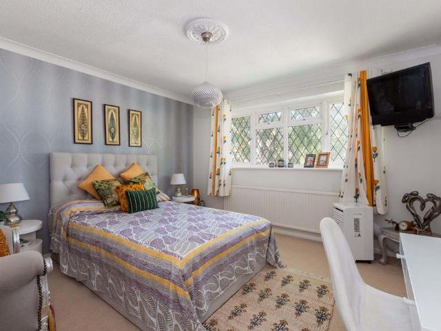 House for sale in Heol-las, Surrey