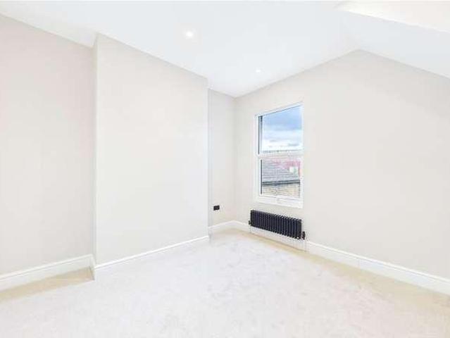 House for sale in London Borough of Lewisham, Lower Sydenham