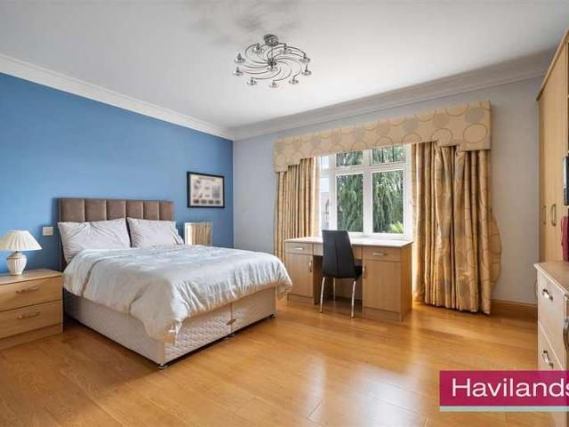 House for sale in Winchmore Hill, Palmers Green