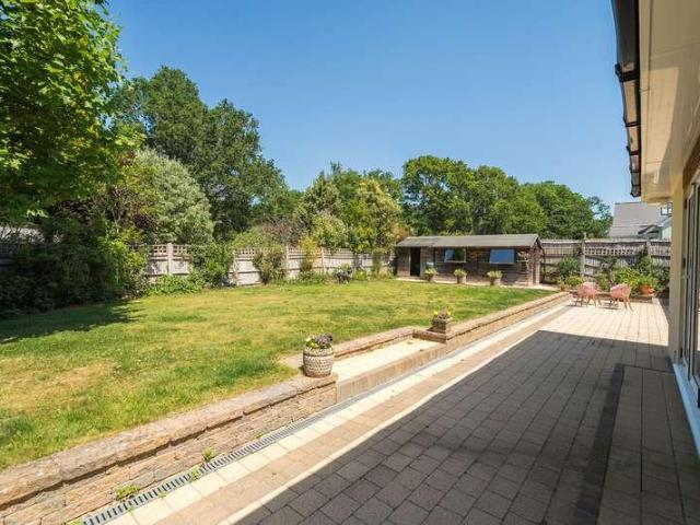 House for sale in Fole, Surrey