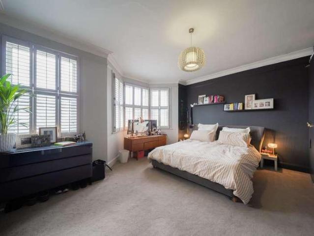 House for sale in Brondesbury, Greater London