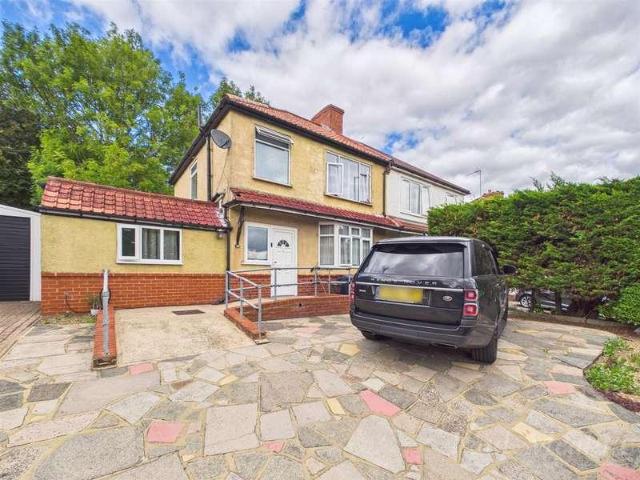 House for sale in London Borough of Croydon, Forestdale