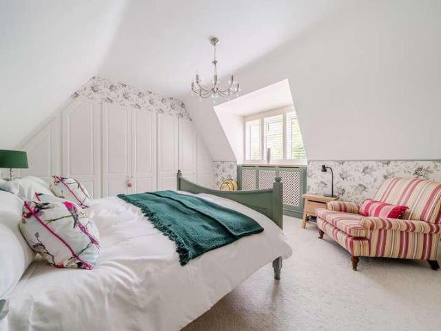 House for sale in Fole, Surrey