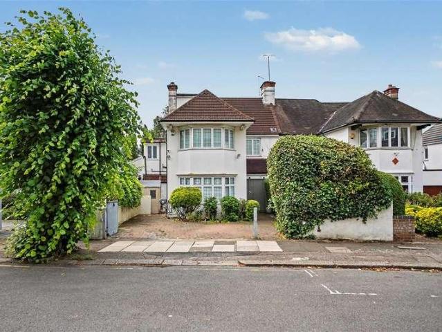 House for sale in Golders Green, Greater London