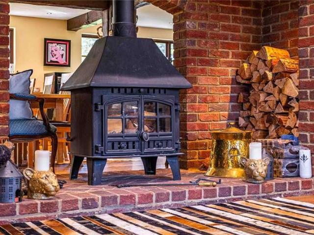 House for sale in Eaton Bray, Bedfordshire