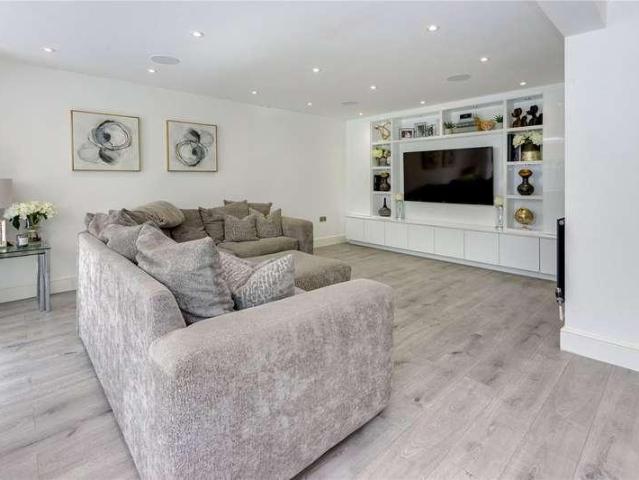 House for sale in Battlers Green, Hertsmere