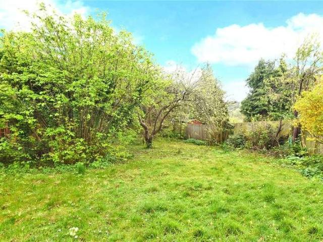 House for sale in Woodmansterne, Red Hill