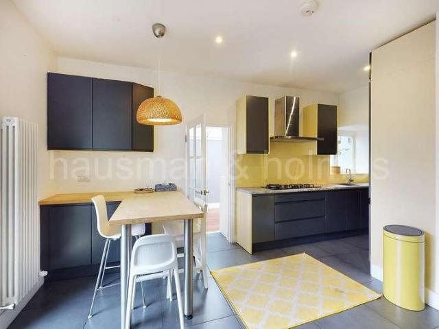 House for sale in Golders Green, Greater London