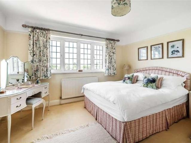 House for sale in Pachesham Park, Surrey