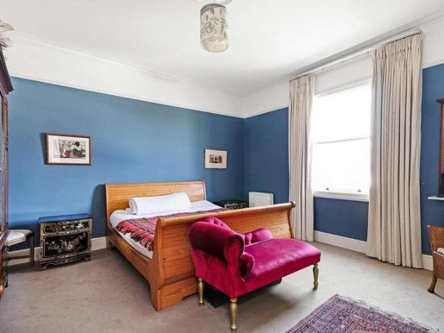 House for sale in London Borough of Lewisham, Bell Green