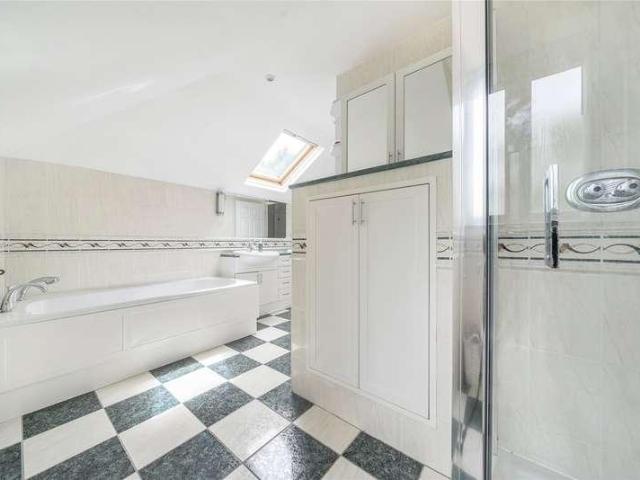 House for sale in Heol-las, Surrey
