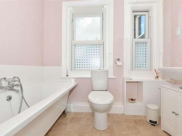 House for sale in Upton, Acol