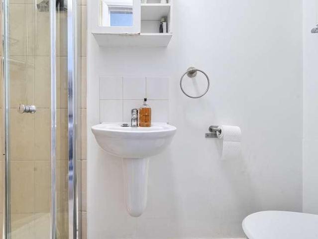 House for sale in London Borough of Merton, Collier's Wood