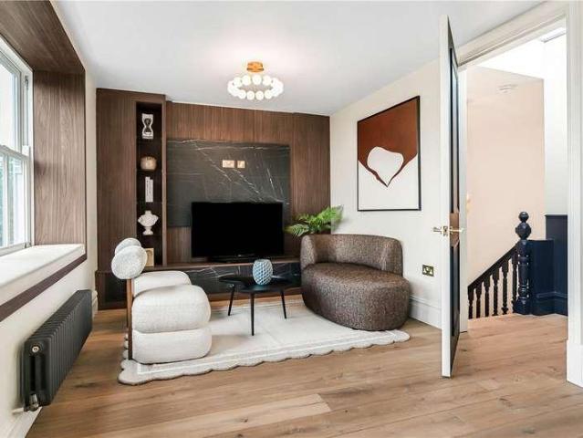 House for sale in Stroud Green, Greater London