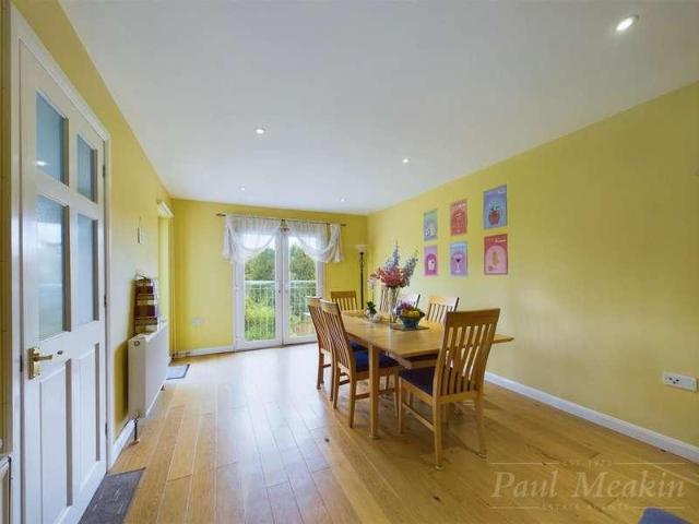 House for sale in London Borough of Croydon, Sanderstead