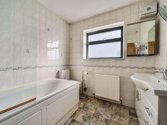 House for sale in Little Stanmore, Greater London