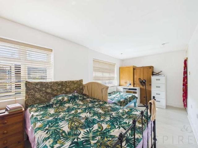 House for sale in Broadfield, Crawley