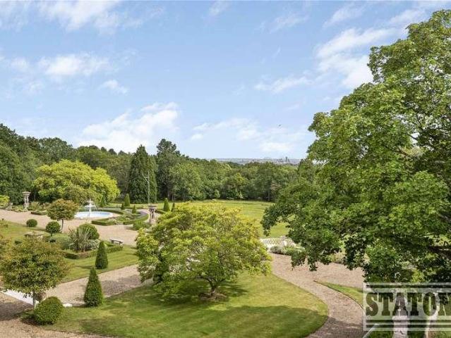 House for sale in Greater London